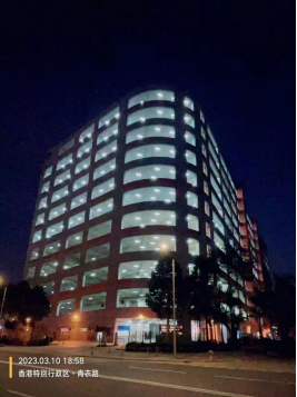 客戶香港倉(cāng)庫(kù)的夜色大樓與包裝流水線順利完成調(diào)試后，我們的技術(shù)人員從深圳灣口岸返回。