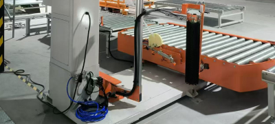 自動(dòng)邊角式封箱機(jī)的工作原理